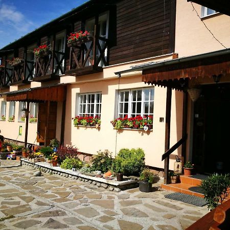 Penzion Monty Ranch Vysoke Tatry Stola Hotel Ngoại thất bức ảnh