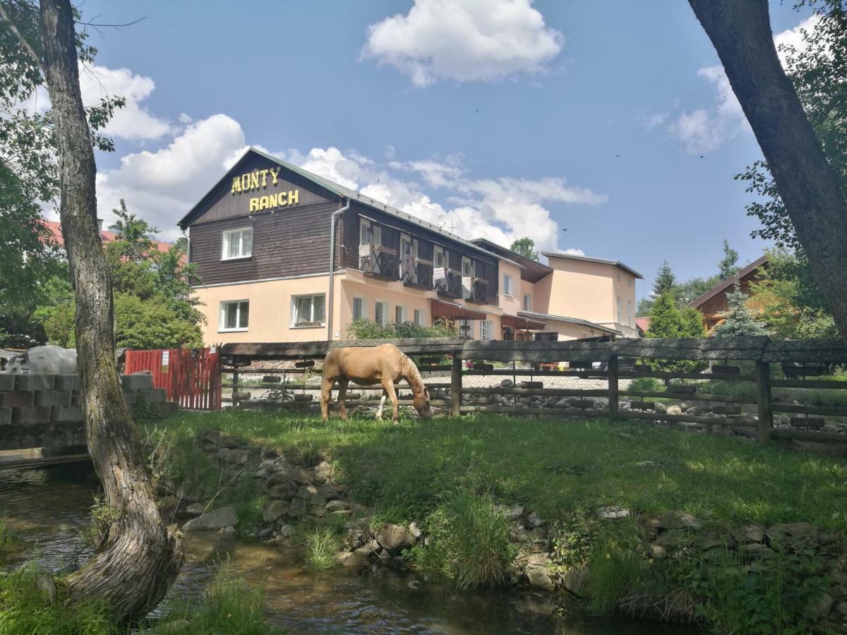 Penzion Monty Ranch Vysoke Tatry Stola Hotel Ngoại thất bức ảnh